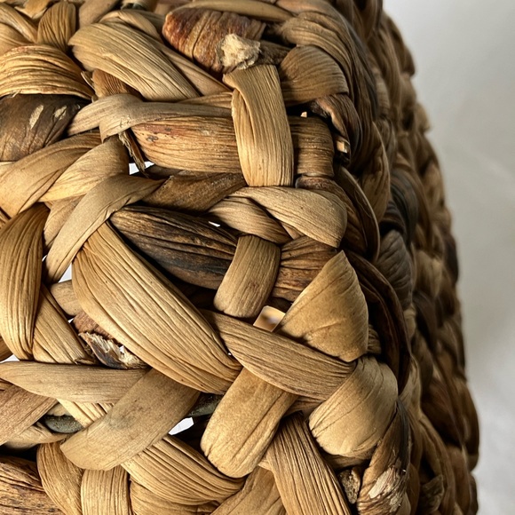 woven basket round with handles hyacinth rattan decor - Picture 11 of 13